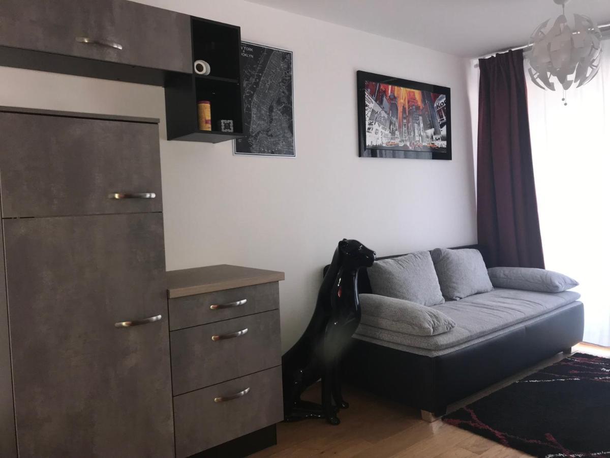 Red Flower Apartment With Pool - 5 Min To Lake Viena Exterior foto
