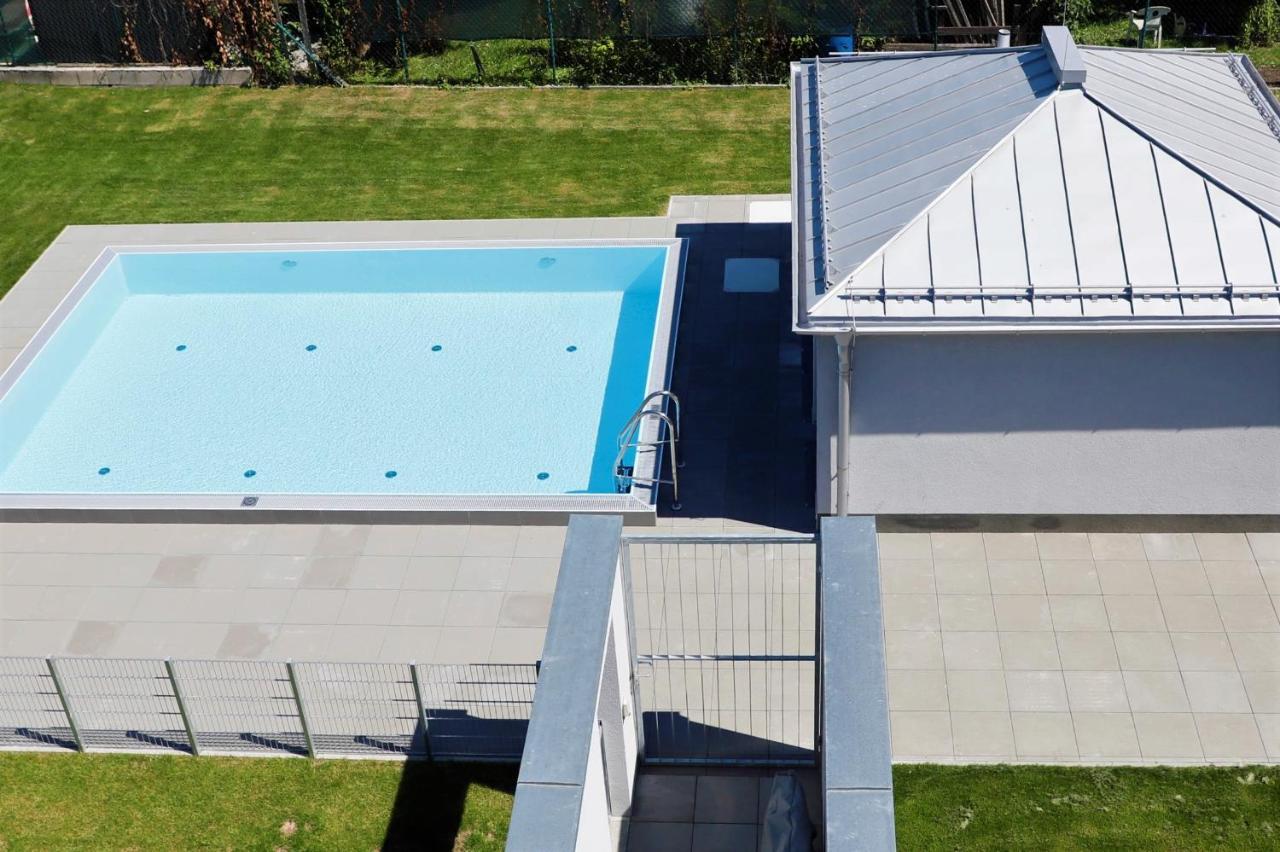 Red Flower Apartment With Pool - 5 Min To Lake Viena Exterior foto