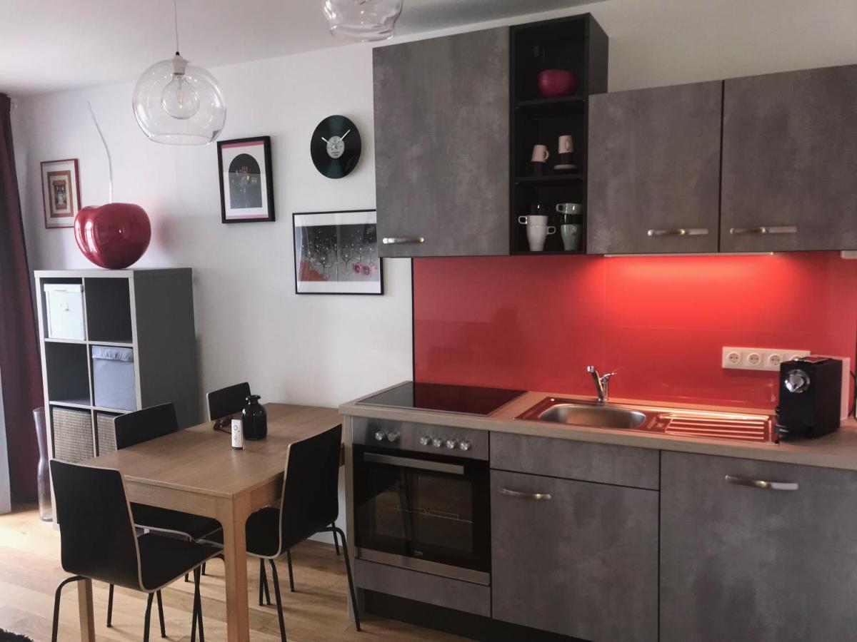 Red Flower Apartment With Pool - 5 Min To Lake Viena Exterior foto